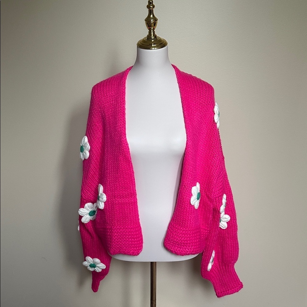 NWT Davi & Dani Hot Pink Chunky Knit Cardigan 3D Daisy Flowers Open Front Size M